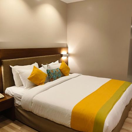 Готель Park Residency Adoor Adur Екстер'єр фото